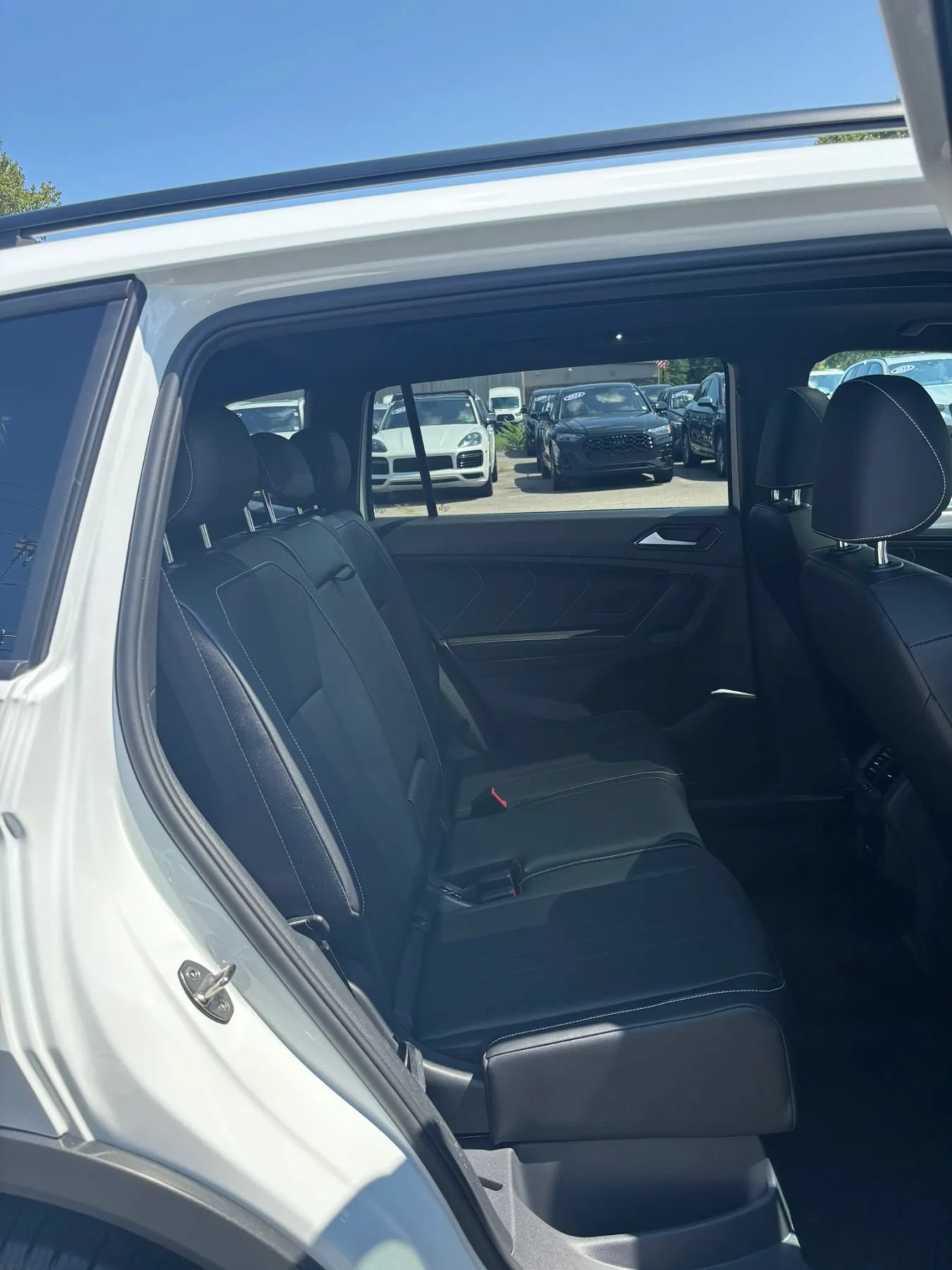 Used 2022 Volkswagen Tiguan SE R-Line AWD/4WD image 18