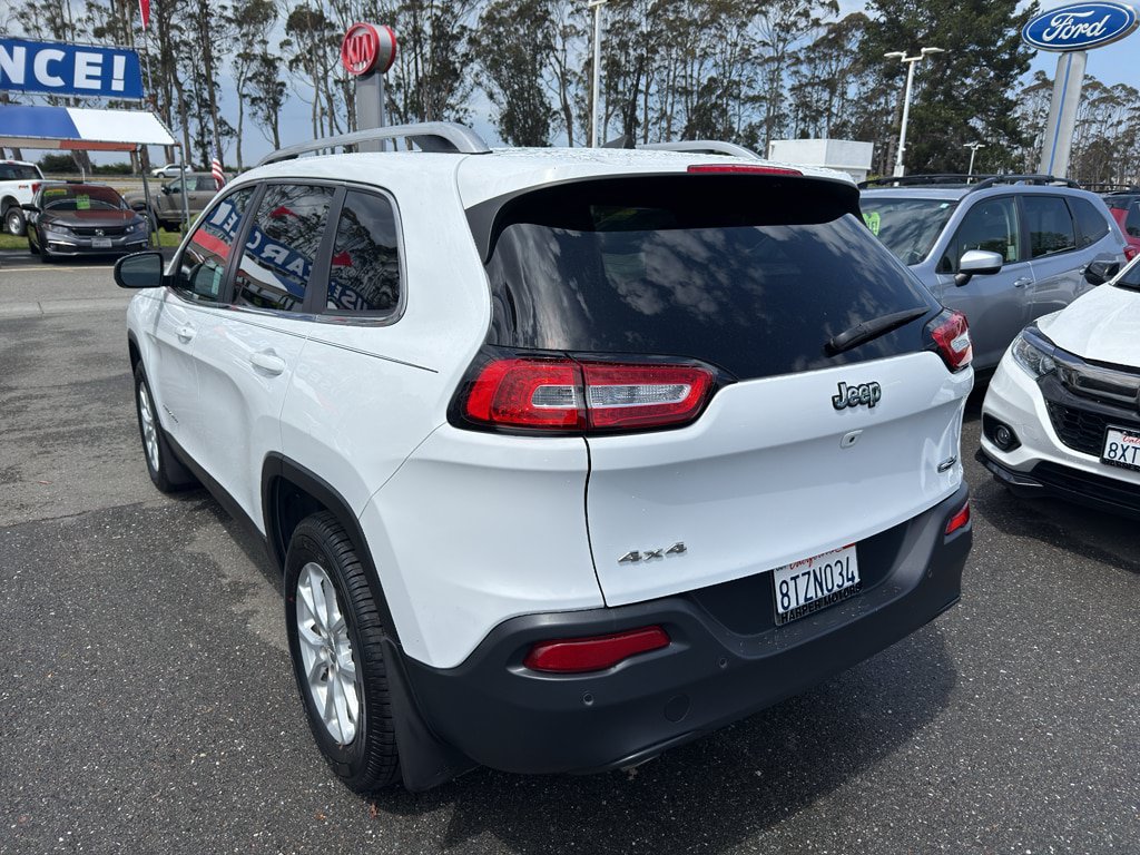 Used 2017 Jeep Cherokee Latitude w/ Safety/Convenience Group AWD/4WD image 3