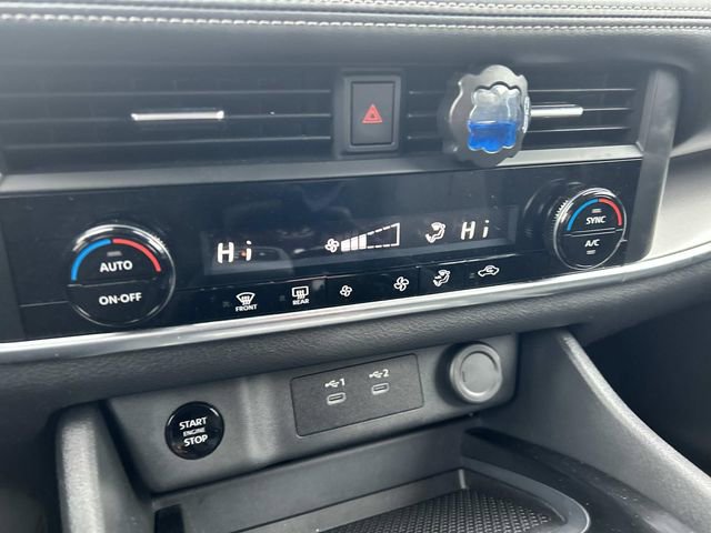 Used 2025 Nissan Rogue SV image 29