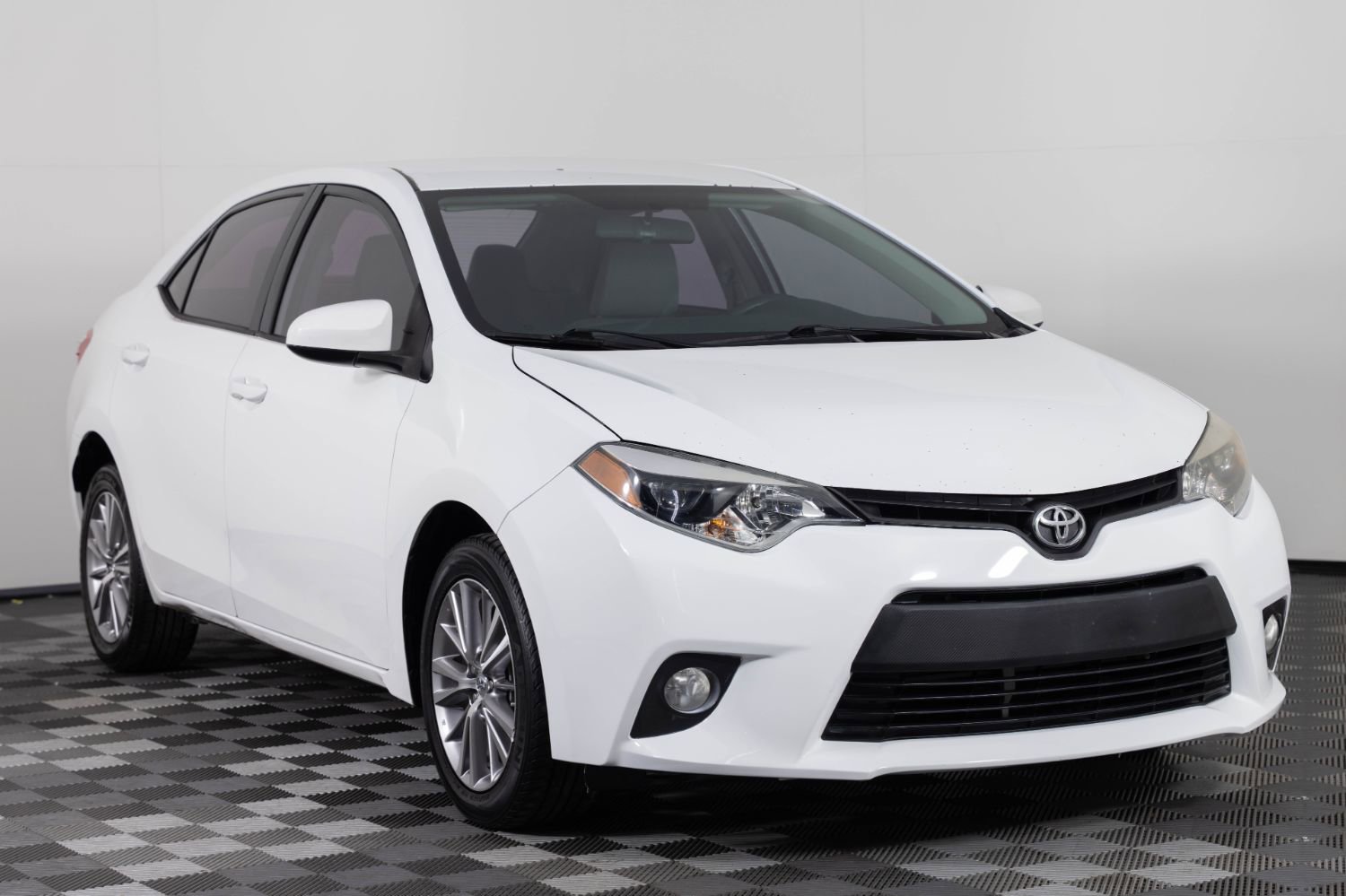 Used 2015 Toyota Corolla LE FWD image 11