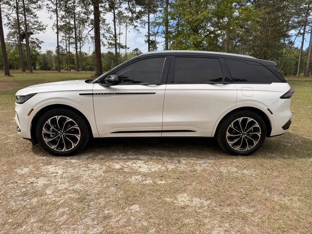 Used 2025 Lincoln Nautilus Reserve image 2