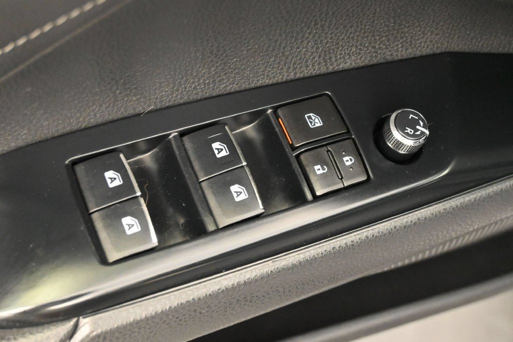 Used 2018 Toyota Camry XSE FWD image 3
