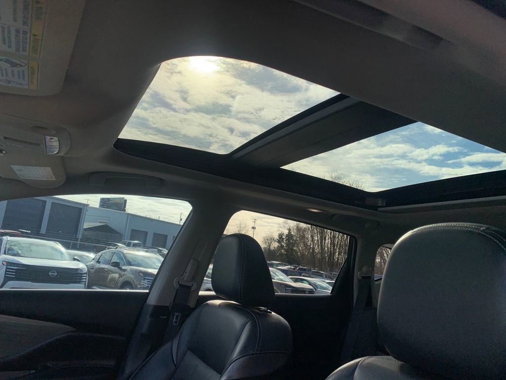 Used 2017 Nissan Murano Platinum w/ Platinum Technology Package image 16