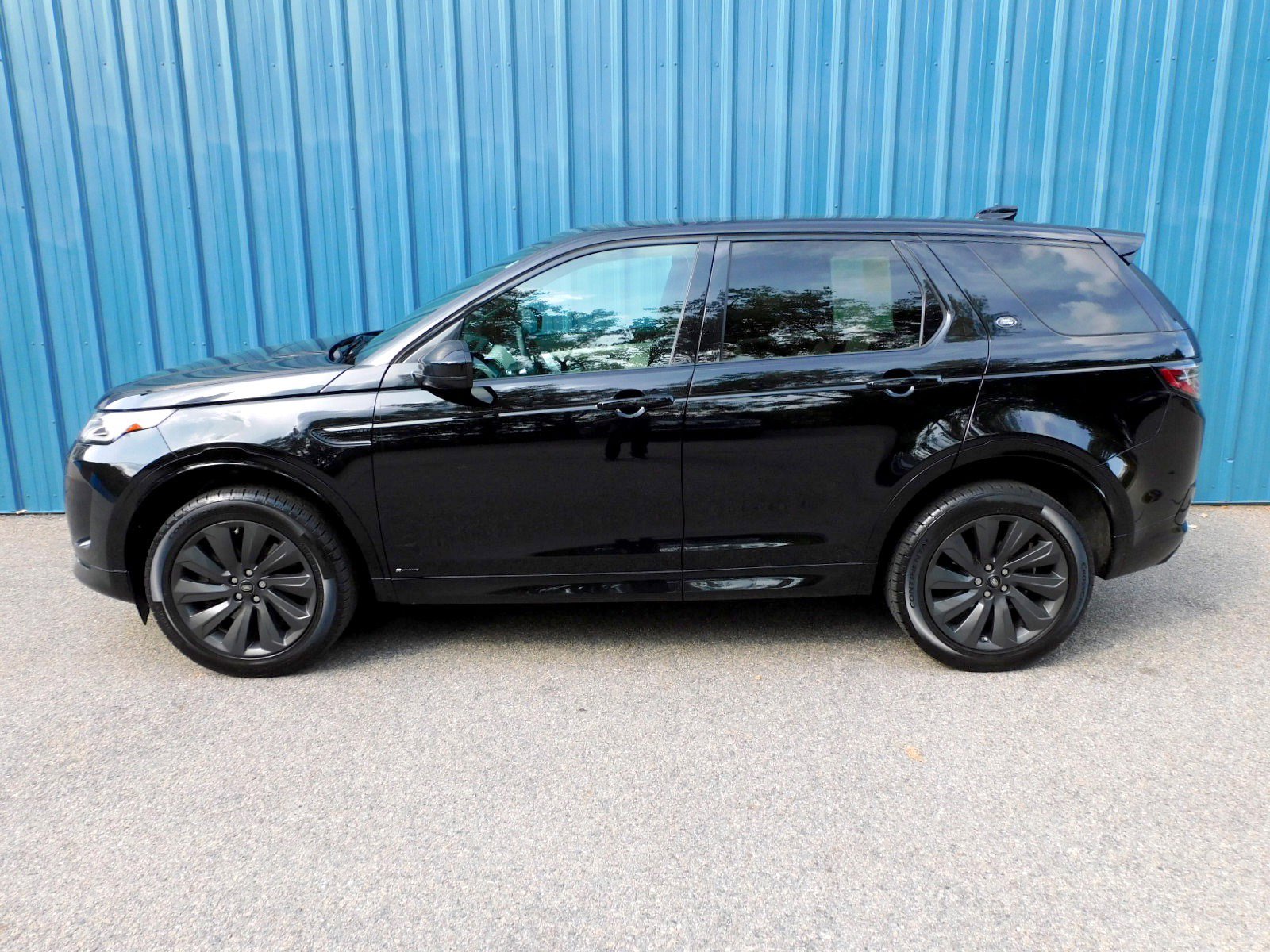 Used 2020 Land Rover Discovery Sport SE R-Dynamic image 2