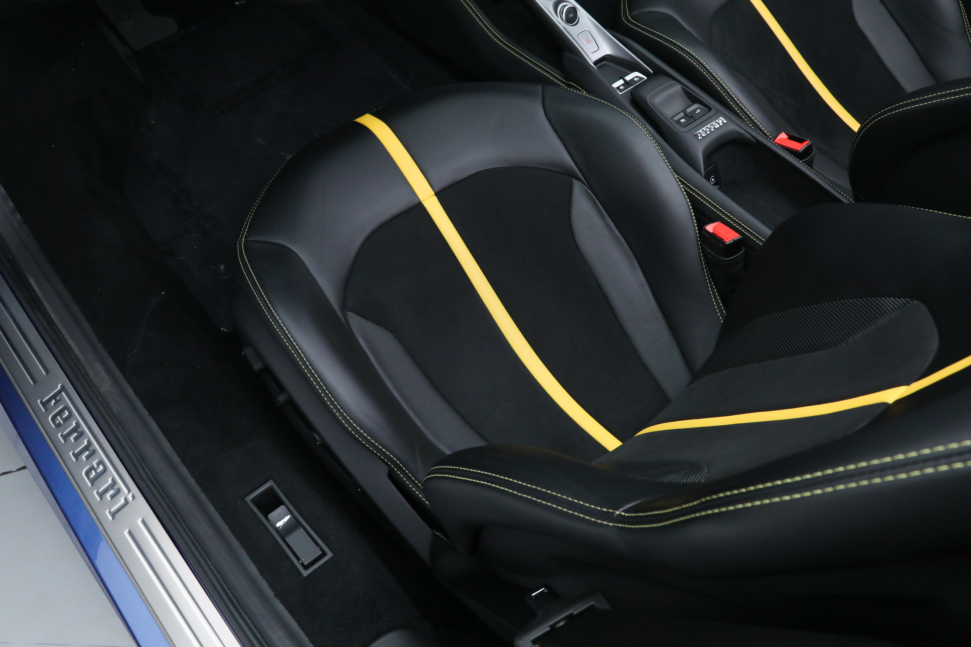 Certified 2023 Ferrari F8 Tributo RWD image 27