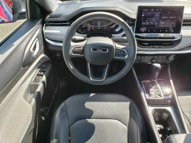Used 2023 Jeep Compass Latitude AWD/4WD image 17