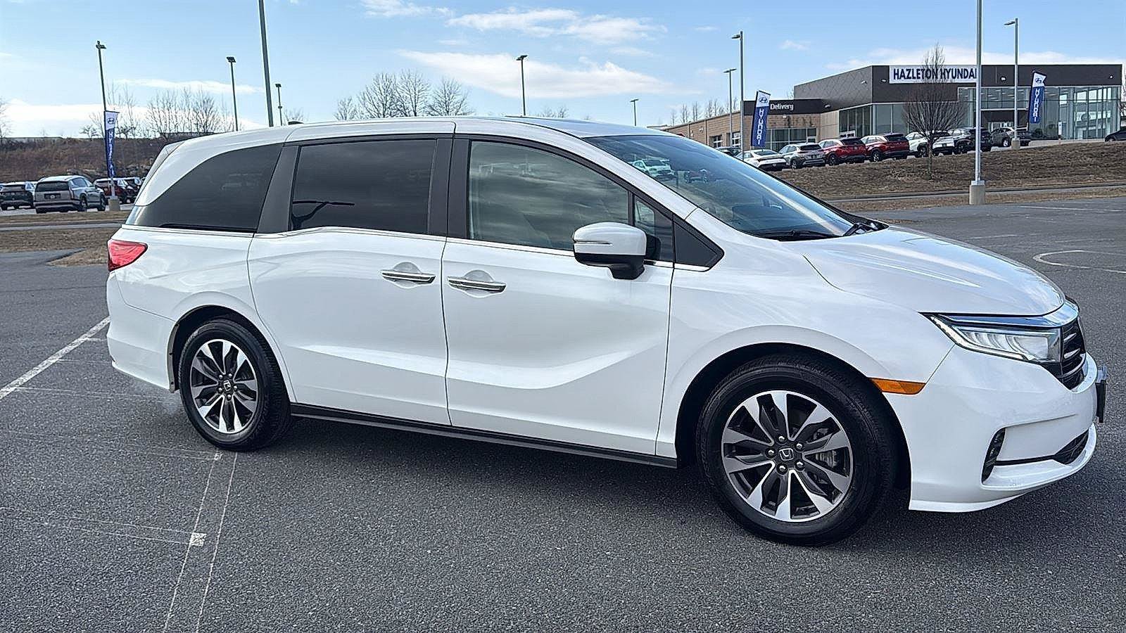 Used 2024 Honda Odyssey EX-L image 3