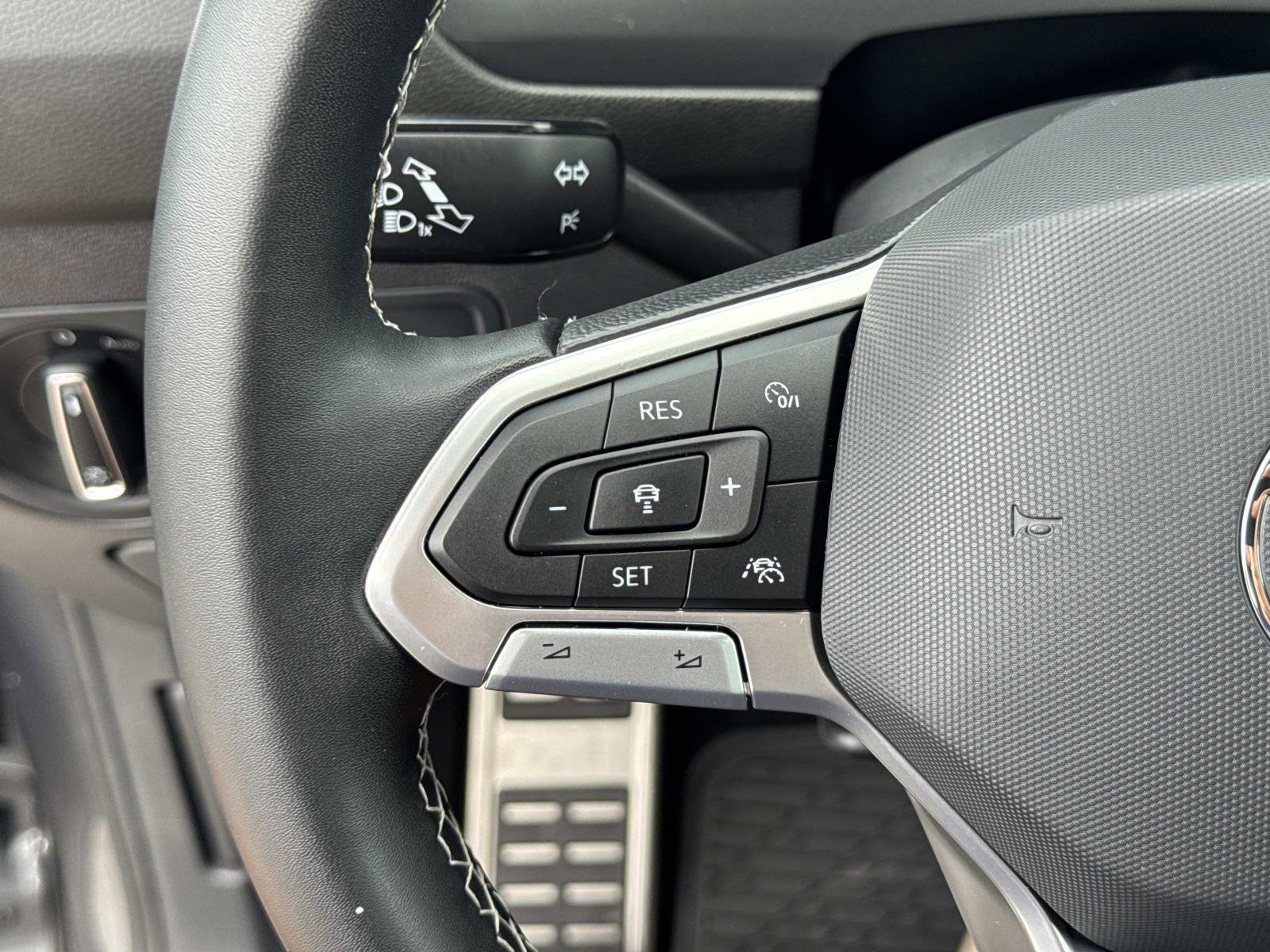 Certified 2023 Volkswagen Tiguan SE R-Line image 11