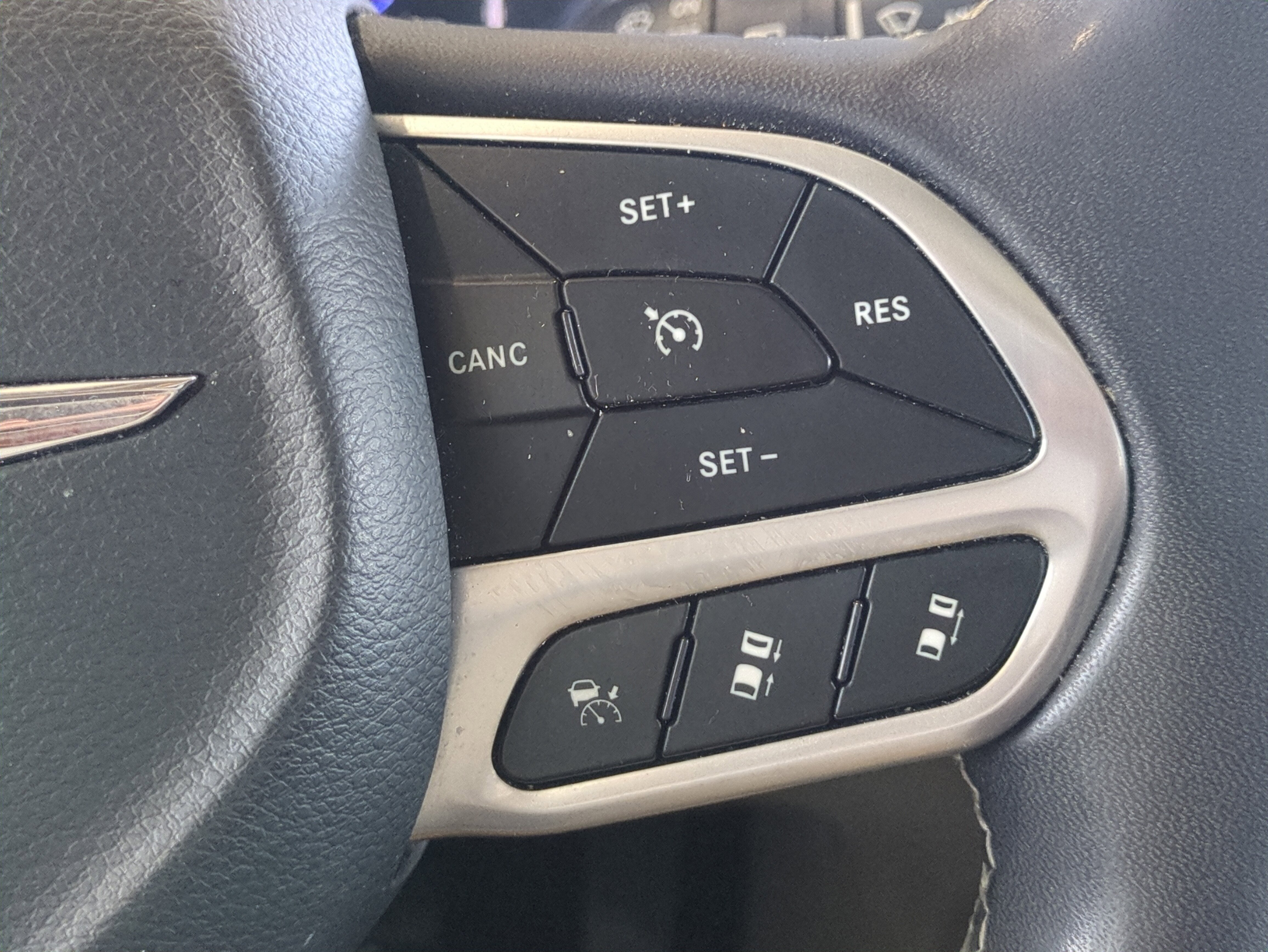 Used 2022 Chrysler Pacifica Limited FWD image 29