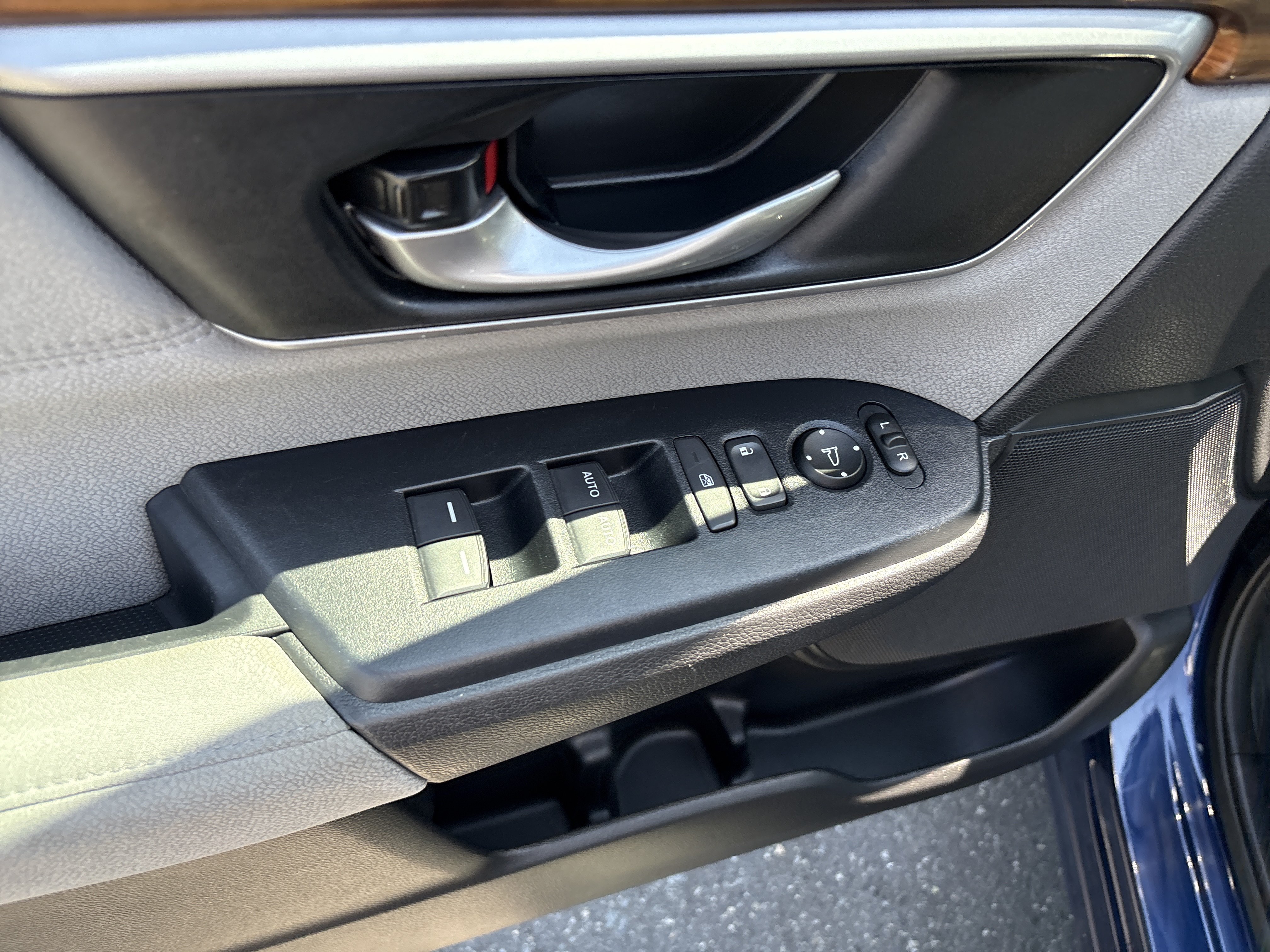 Used 2018 Honda CR-V EX image 15