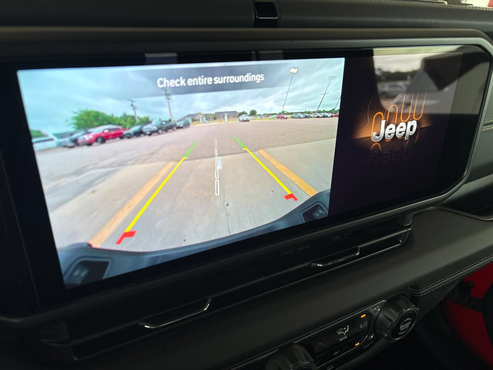 Used 2024 Jeep Gladiator Sport AWD/4WD image 23
