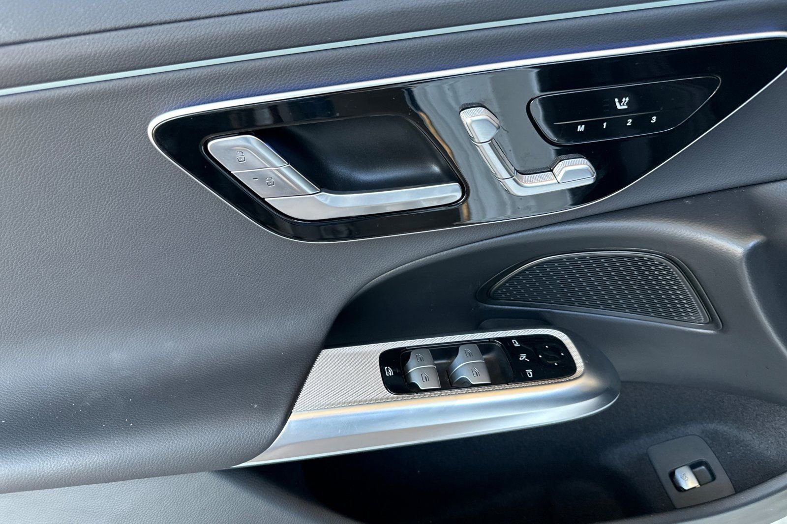 Used 2025 Mercedes-Benz E 350 Sedan image 11