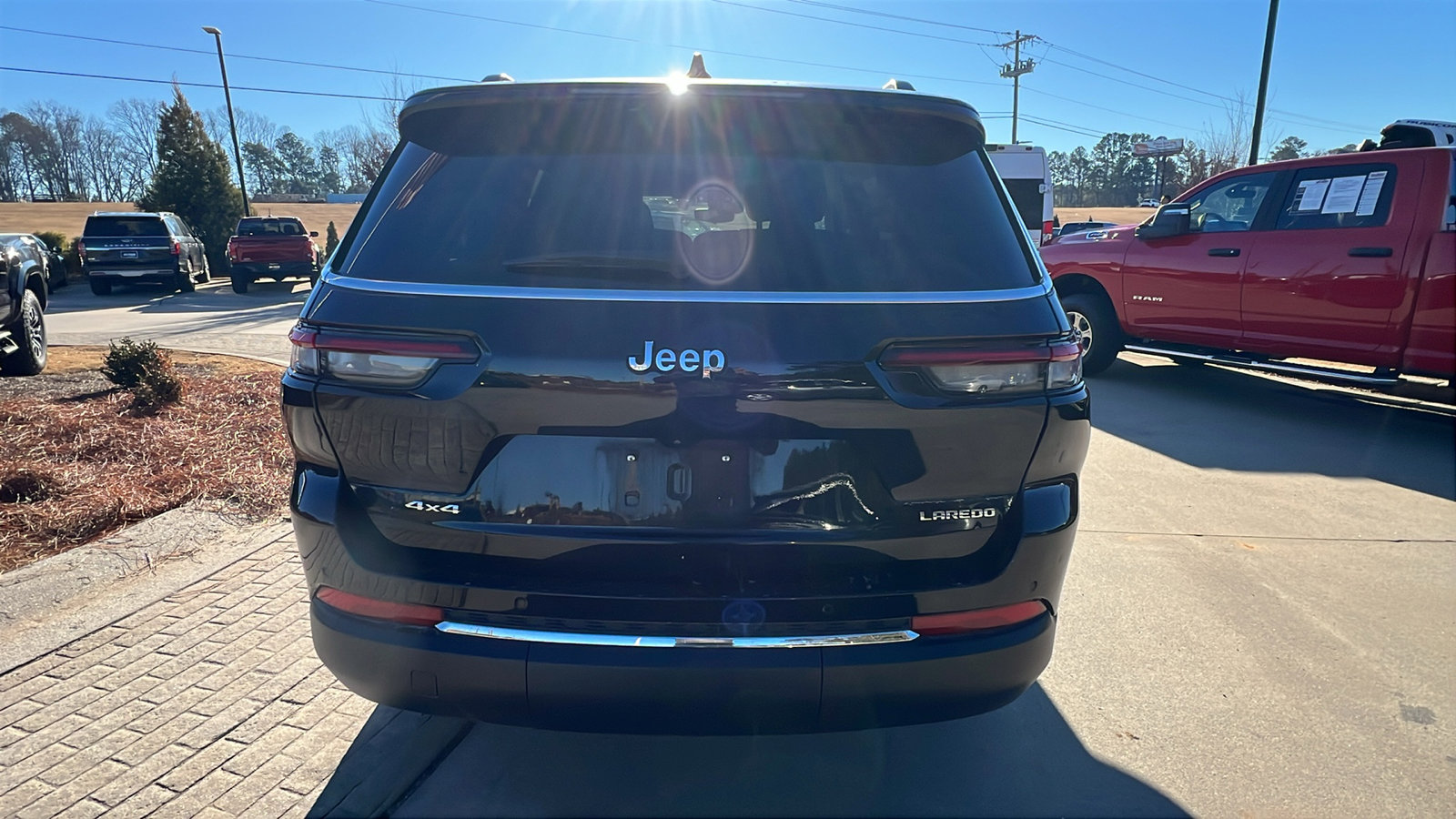 Used 2023 Jeep Grand Cherokee L Laredo image 11