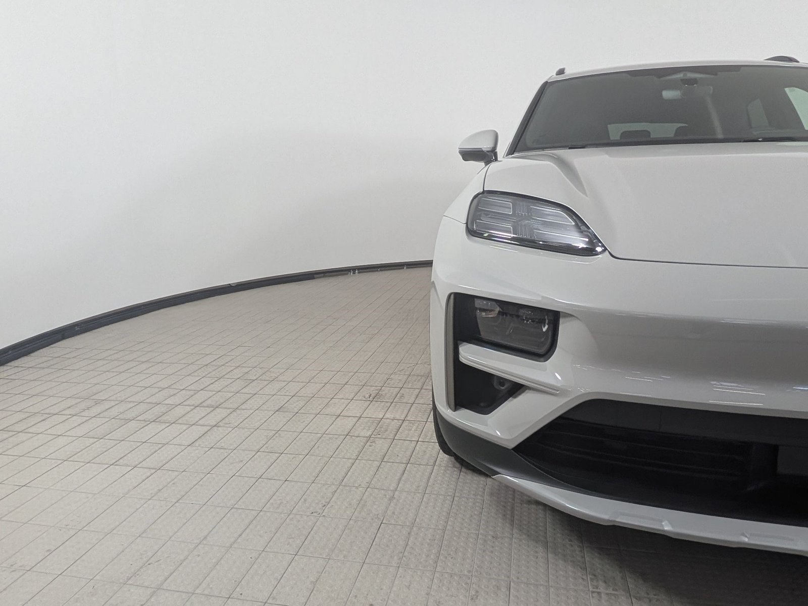 New 2026 Porsche Macan Turbo Electric AWD/4WD image 12