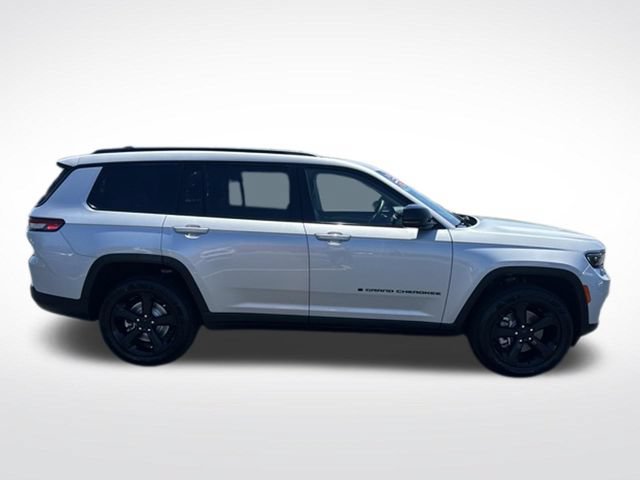 Used 2023 Jeep Grand Cherokee L Limited w/ Black Appearance Package AWD/4WD image 6
