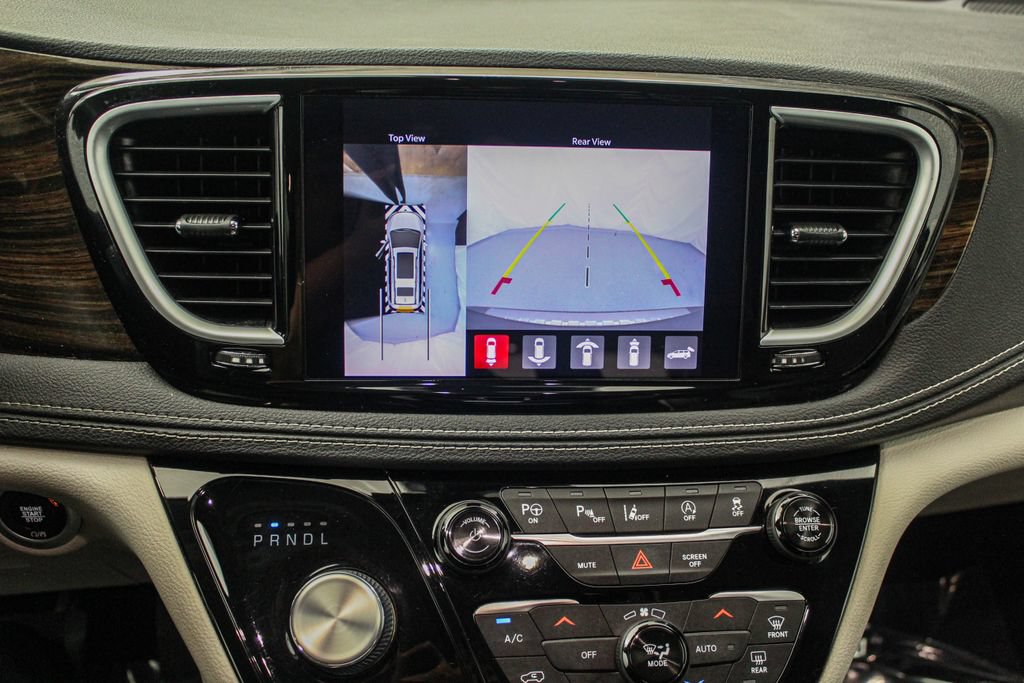 Used 2022 Chrysler Pacifica Limited FWD image 32