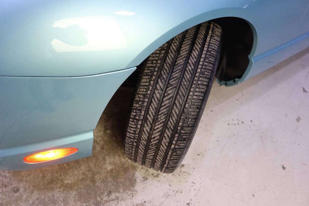 Used 2002 Ford Thunderbird Deluxe image 11