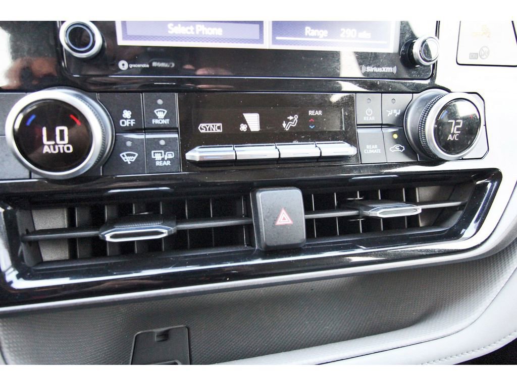 Used 2022 Toyota Highlander L image 28