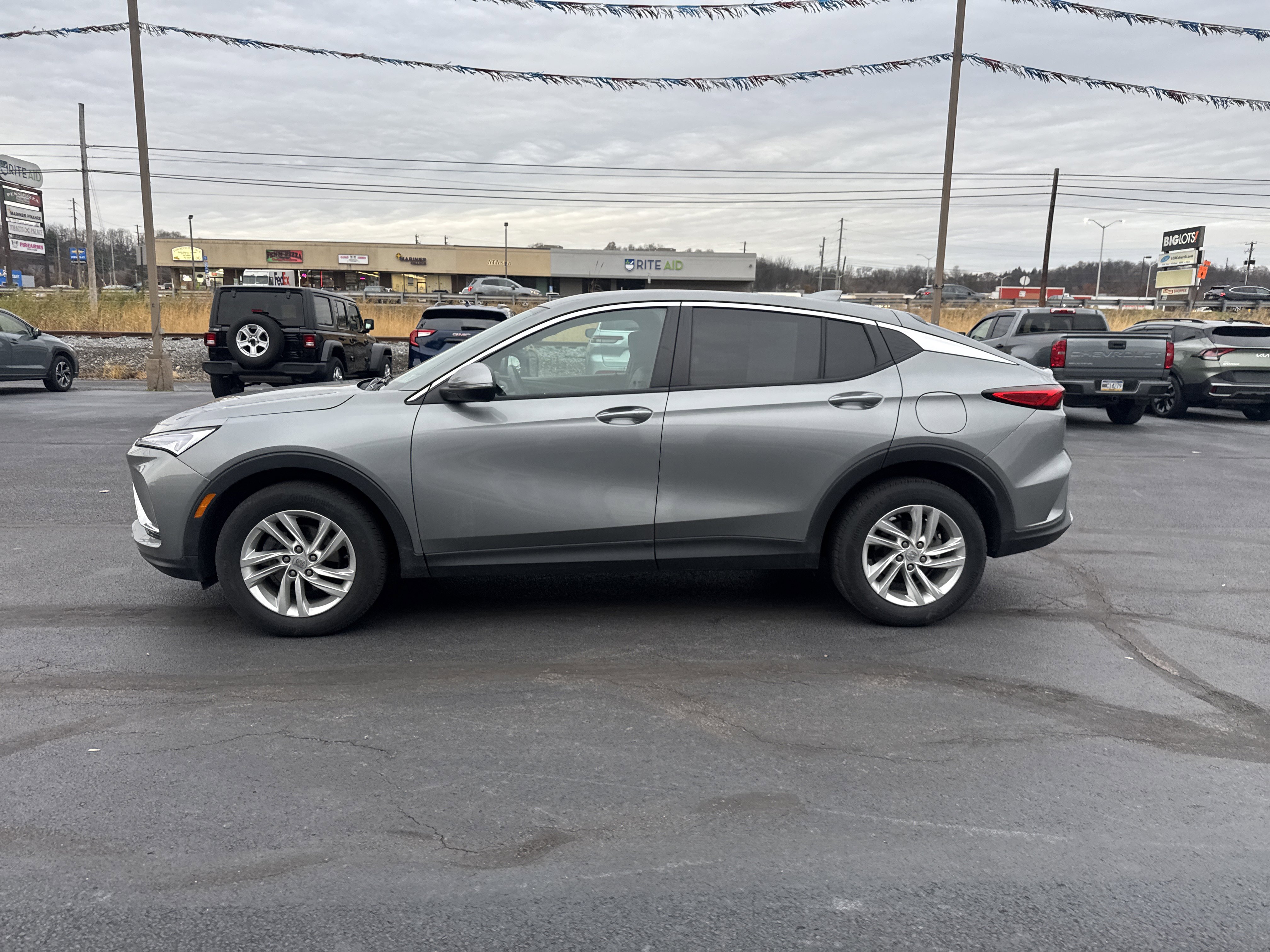 Used 2024 Buick Envista Preferred w/ Convenience I Package image 7