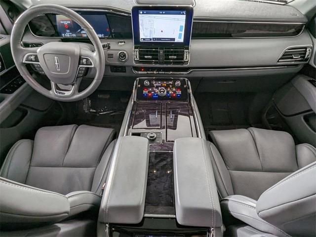 Used 2019 Lincoln Navigator Reserve image 11