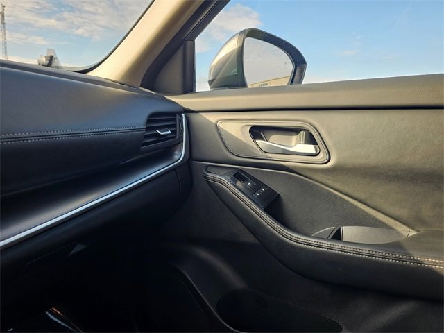 Used 2024 Nissan Rogue SV image 26