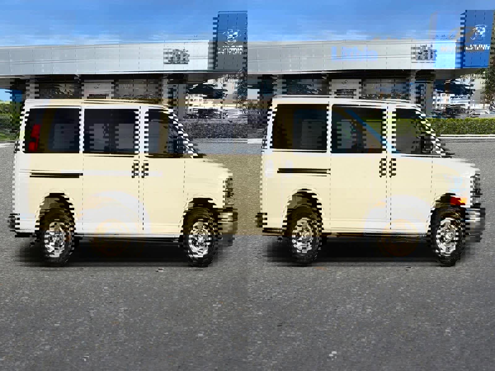 Used 2017 Chevrolet Express 3500 LT w/ LT Preferred Equipment Group image 9