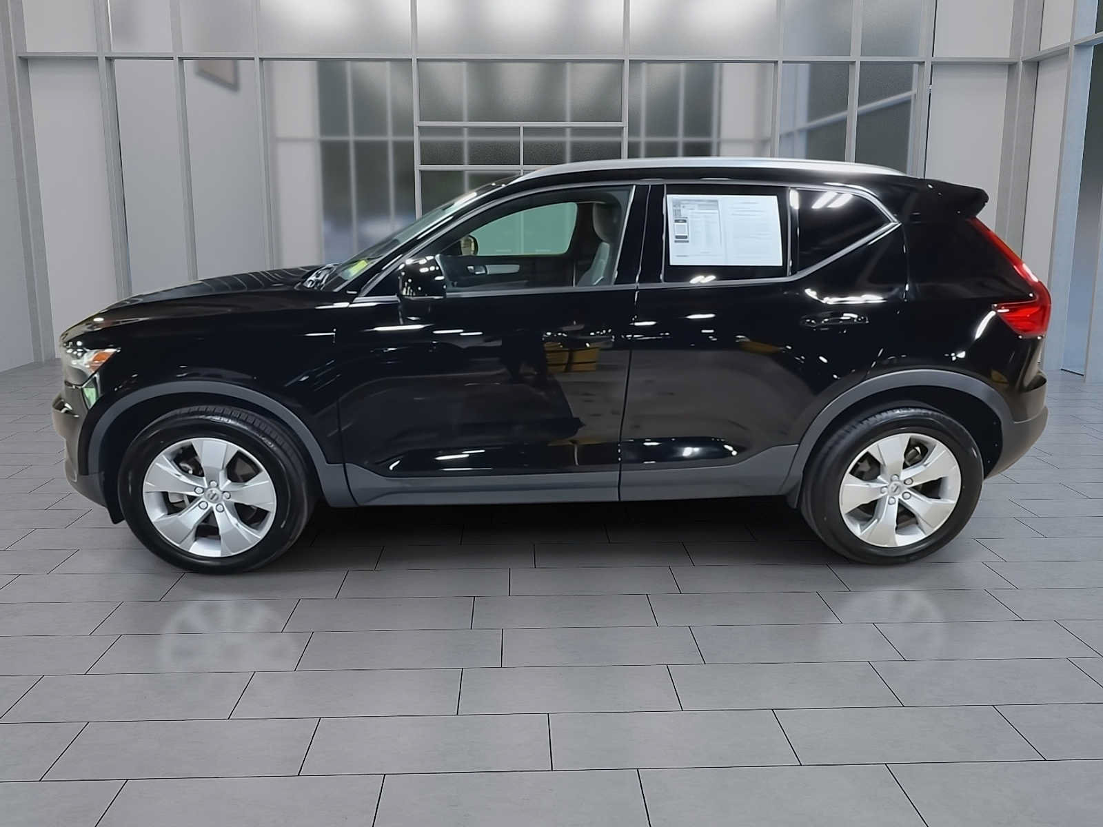 Used 2019 Volvo XC40 T4 Momentum FWD image 5