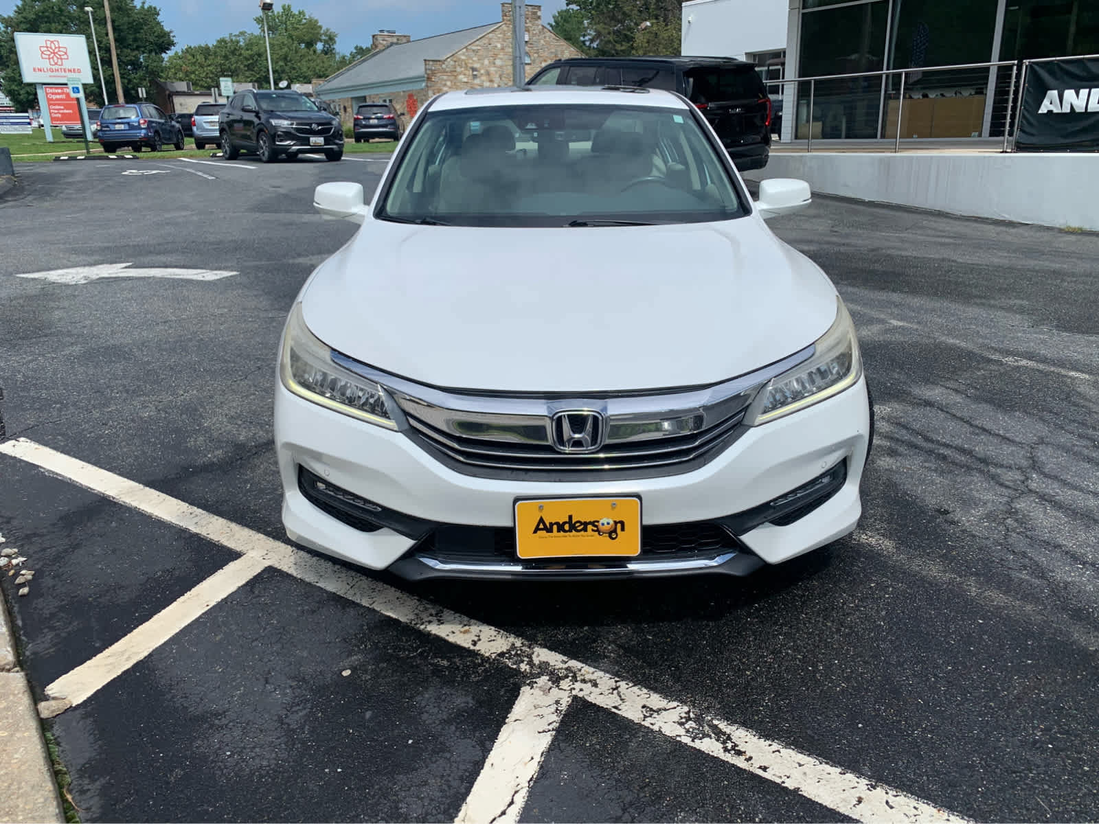 Used 2017 Honda Accord Touring image 2