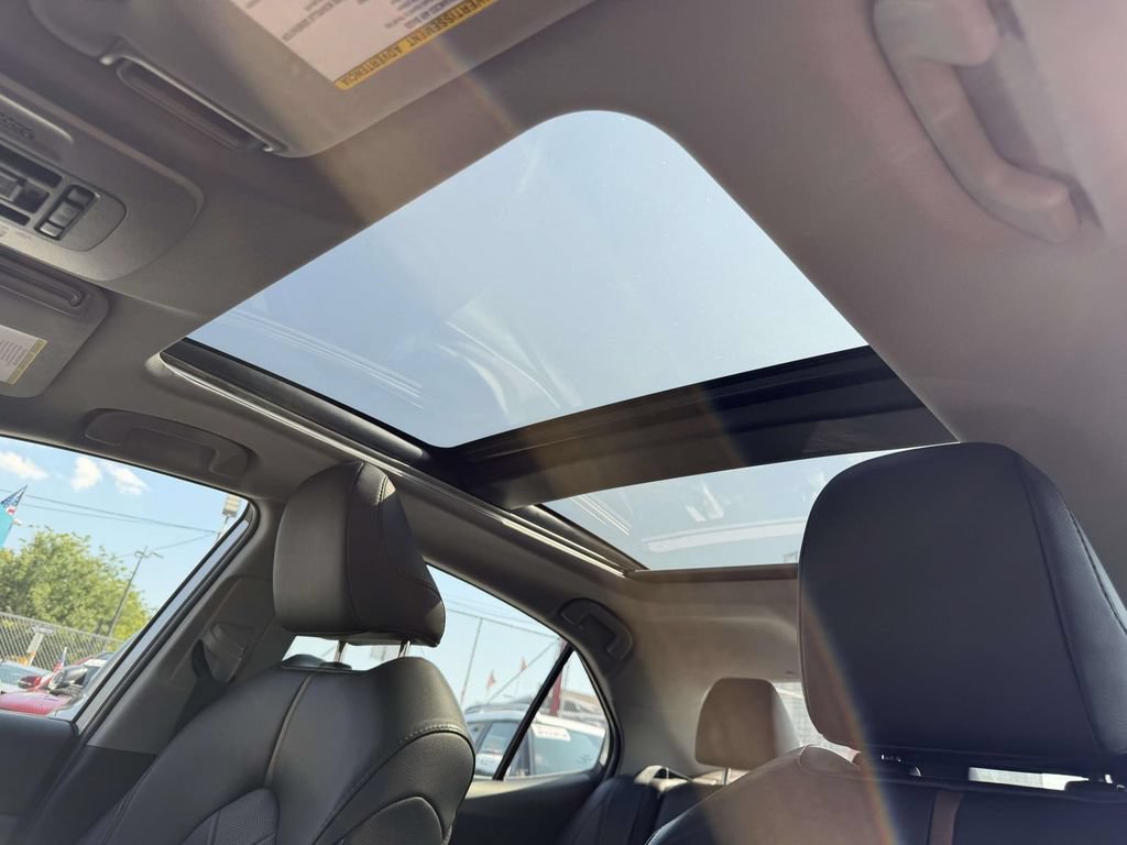 Used 2019 Toyota Camry FWD image 21