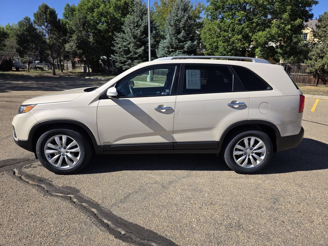 Used 2011 Kia Sorento LX AWD/4WD image 2