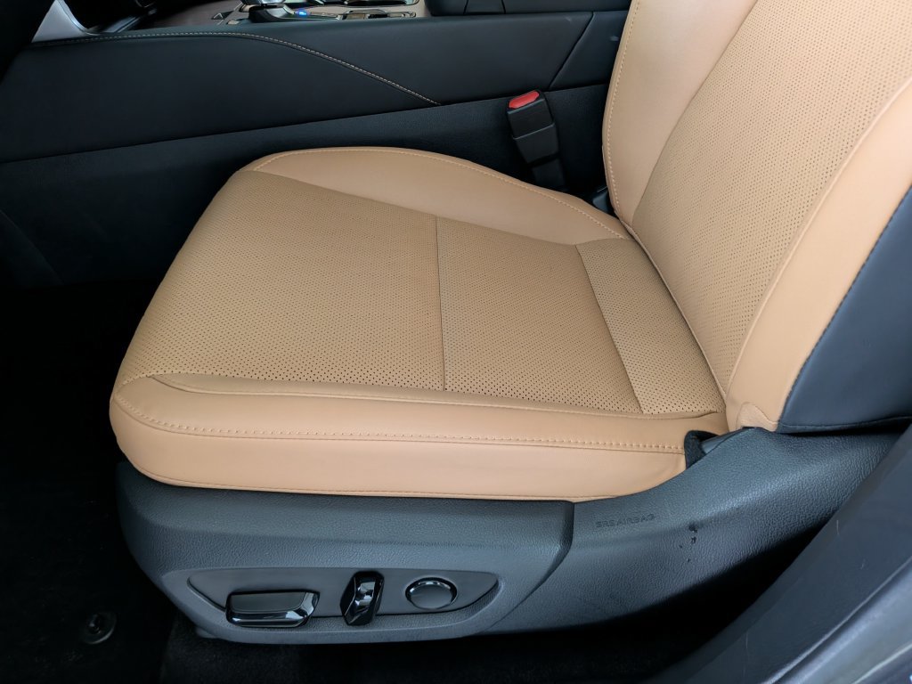 Used 2025 Lexus RX 350 Premium w/ Accessory Package FWD image 23