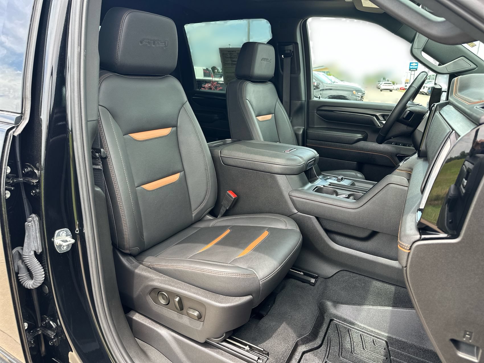 Used 2024 GMC Sierra 2500 AT4 w/ AT4 Preferred Package AWD/4WD image 26