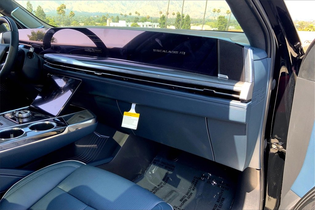 New 2025 Cadillac Escalade IQ Sport 2 image 33