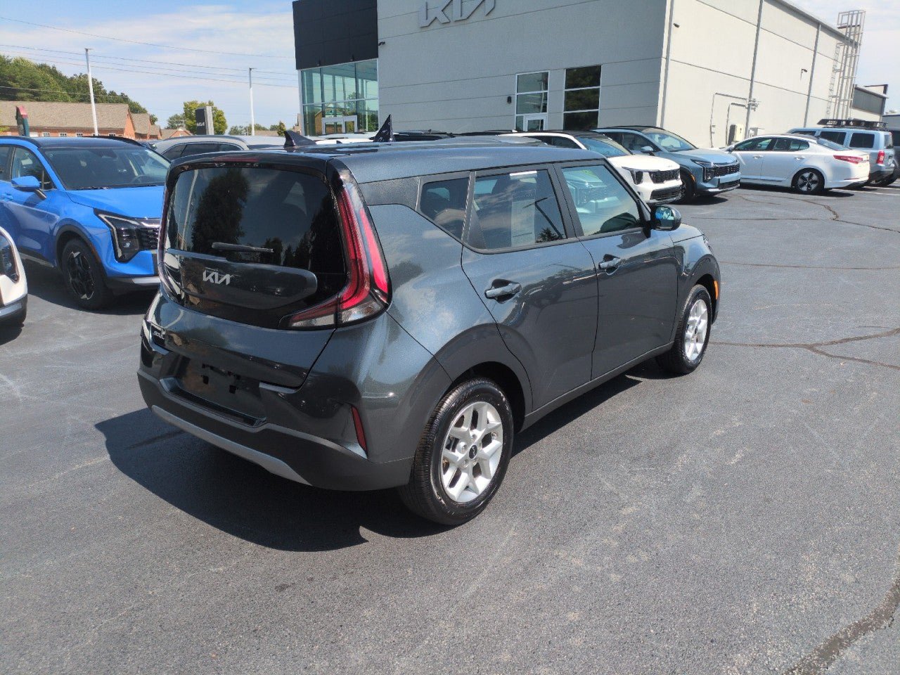 Certified 2025 Kia Soul LX w/ LX Technology Package FWD image 7