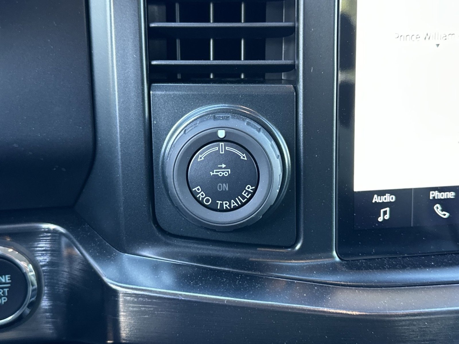 New 2026 Ford F250 Lariat w/ Black Appearance Package image 29