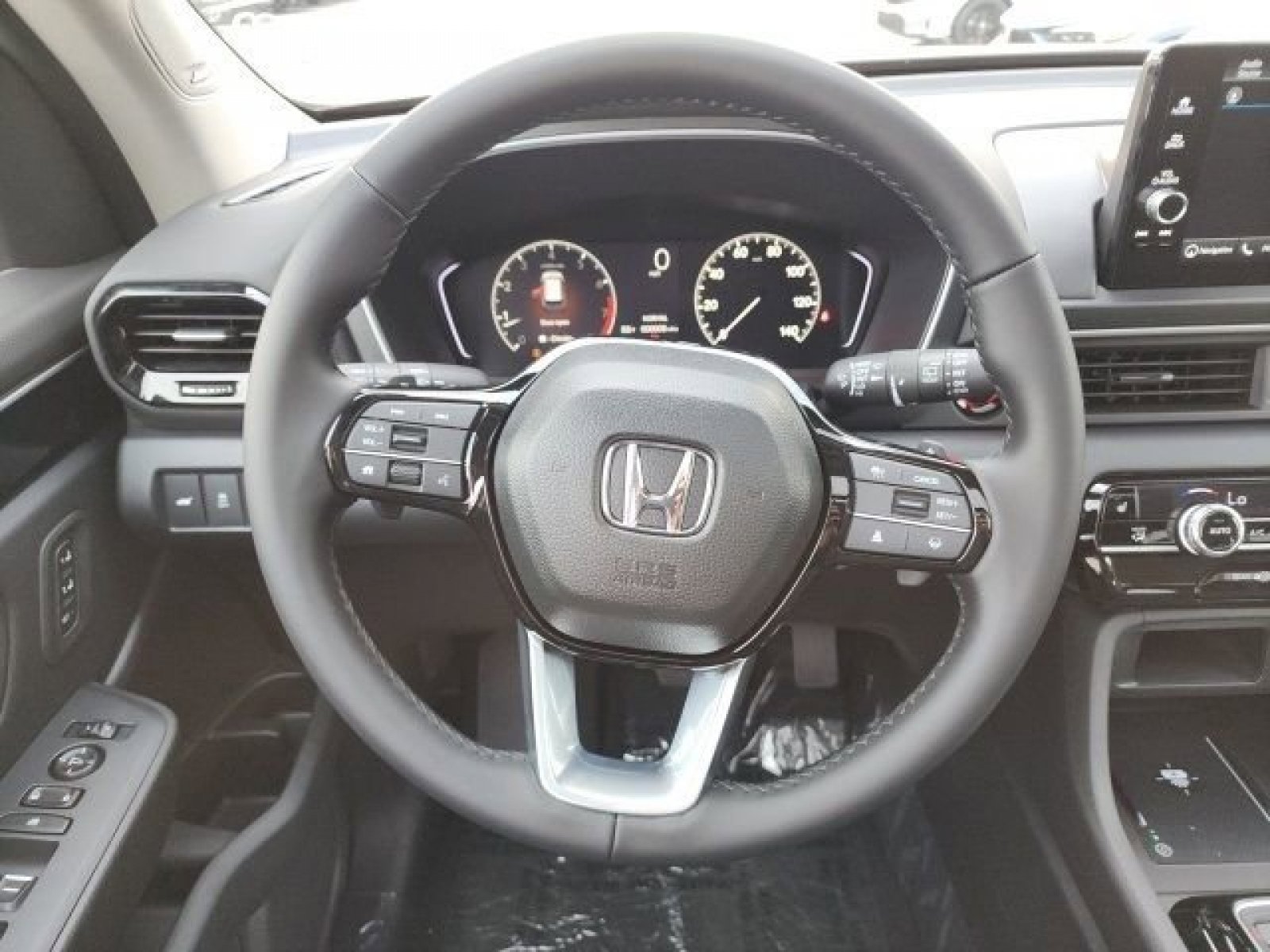 New 2025 Honda Pilot Touring image 28