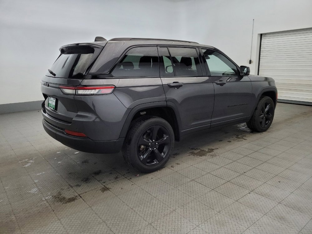 Used 2023 Jeep Grand Cherokee Altitude AWD/4WD image 10