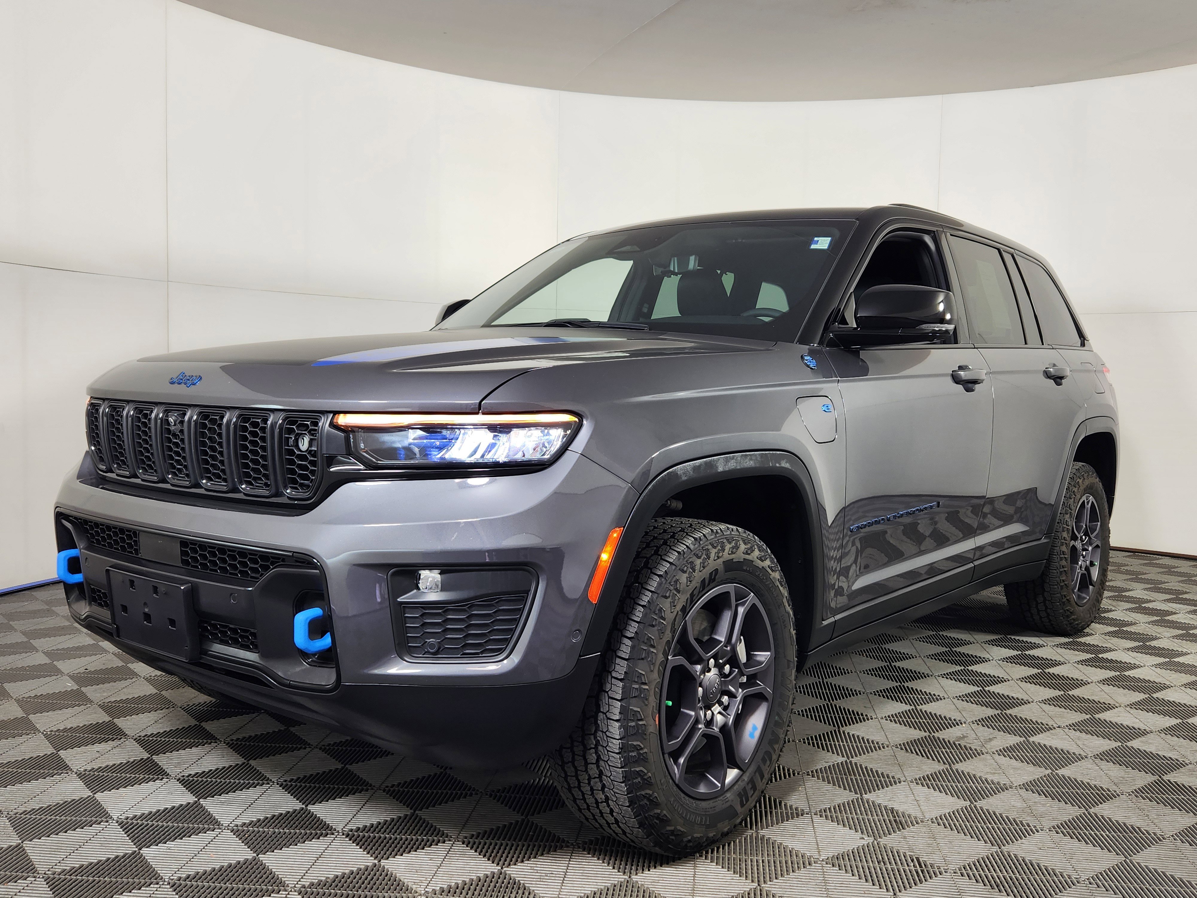 Used 2025 Jeep Grand Cherokee Trailhawk w/ Advanced Protech Group II image 3