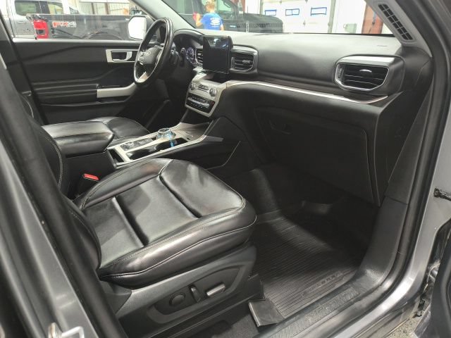Used 2021 Ford Explorer XLT w/ Equipment Group 202A AWD/4WD image 26