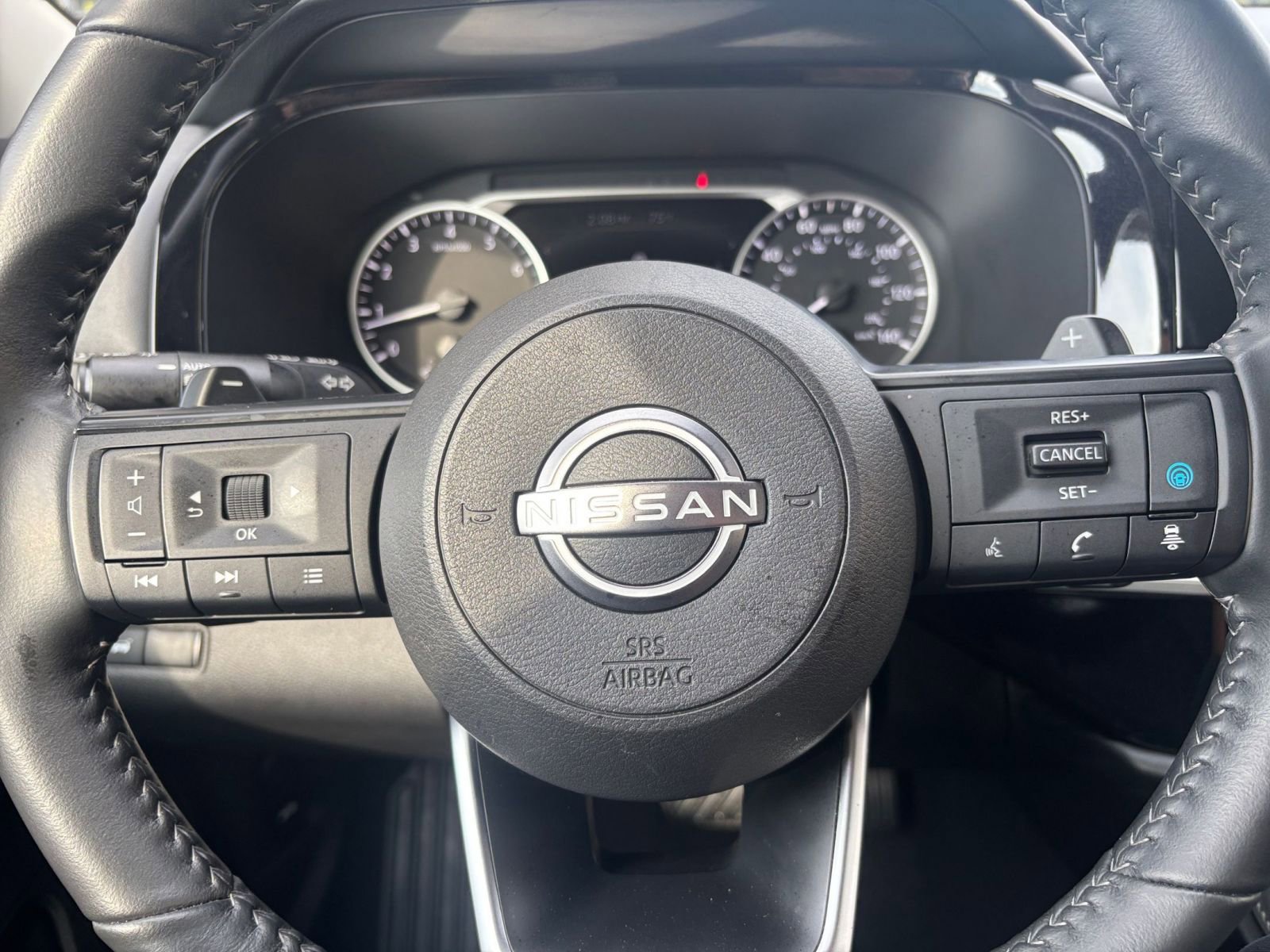 Used 2025 Nissan Pathfinder SV image 30