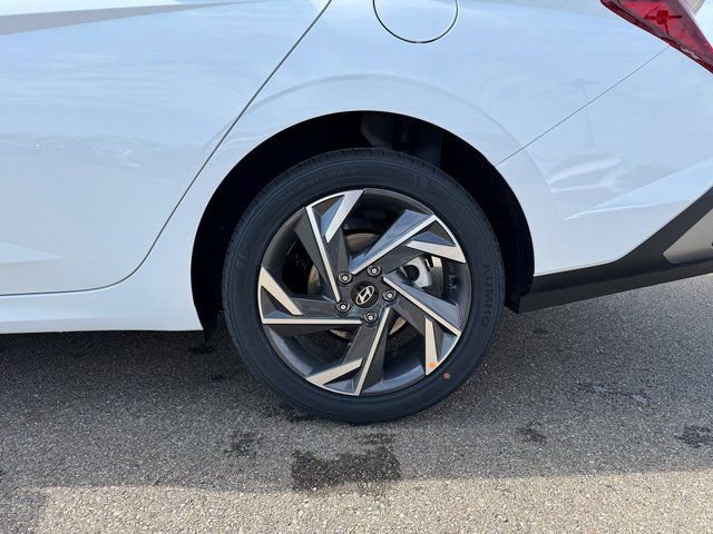 Used 2025 Hyundai Elantra Sport image 23