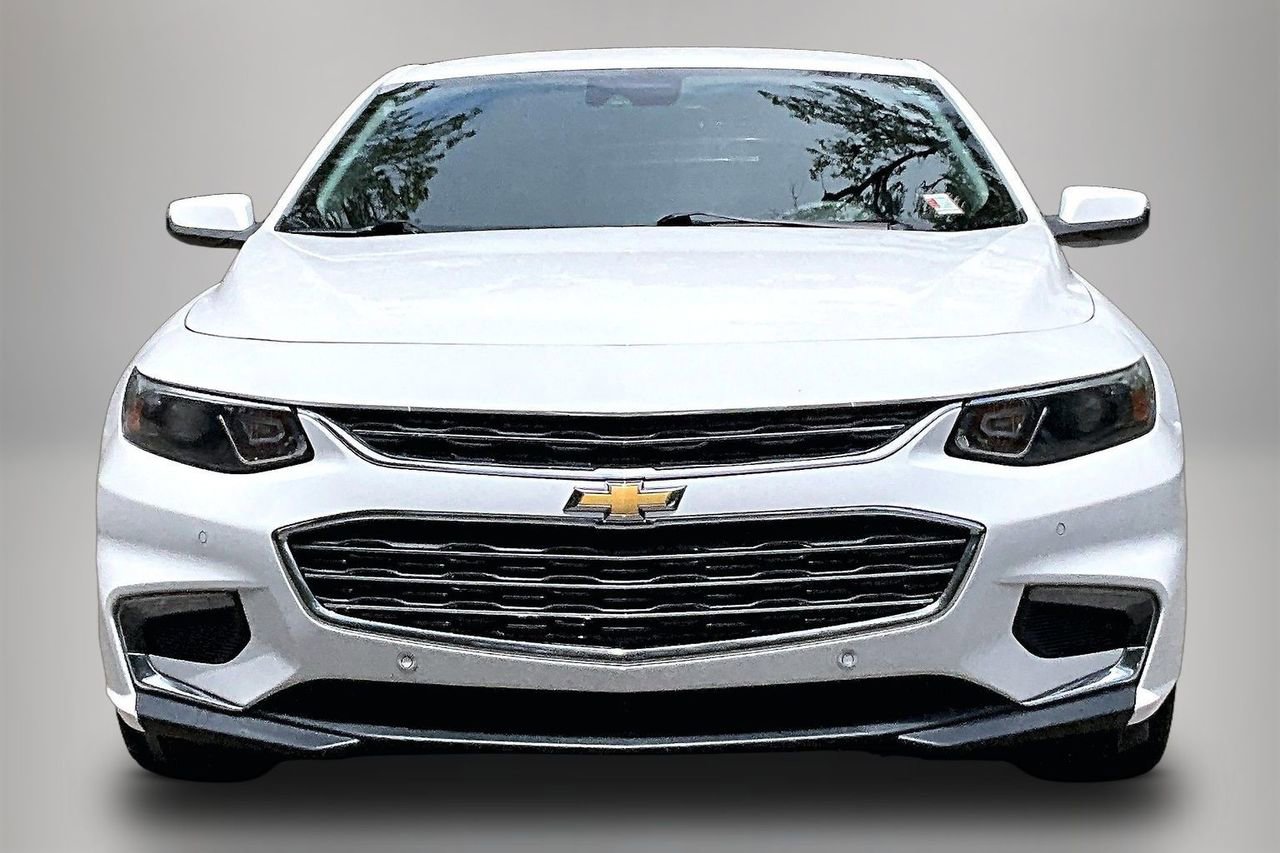 Used 2018 Chevrolet Malibu LT w/ Leather Package FWD image 3