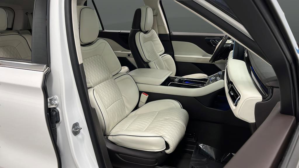 Used 2022 Lincoln Aviator Black Label Grand Touring w/ Class IV Trailer Tow Package image 25