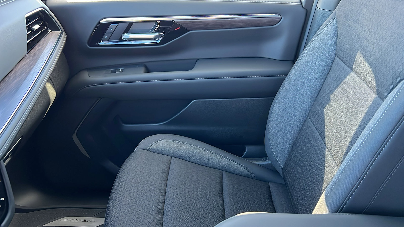 New 2026 Chevrolet Suburban LS image 21