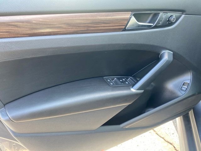 Used 2022 Volkswagen Passat 2.0T image 14