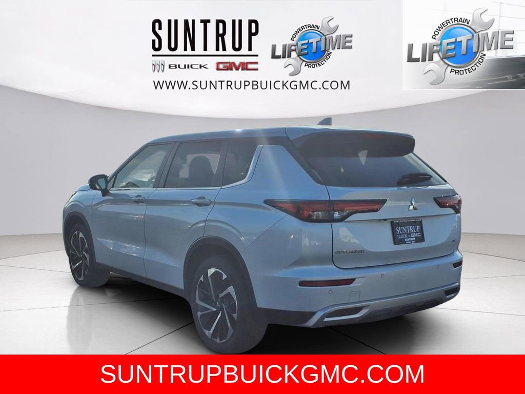 Used 2024 Mitsubishi Outlander SE image 29