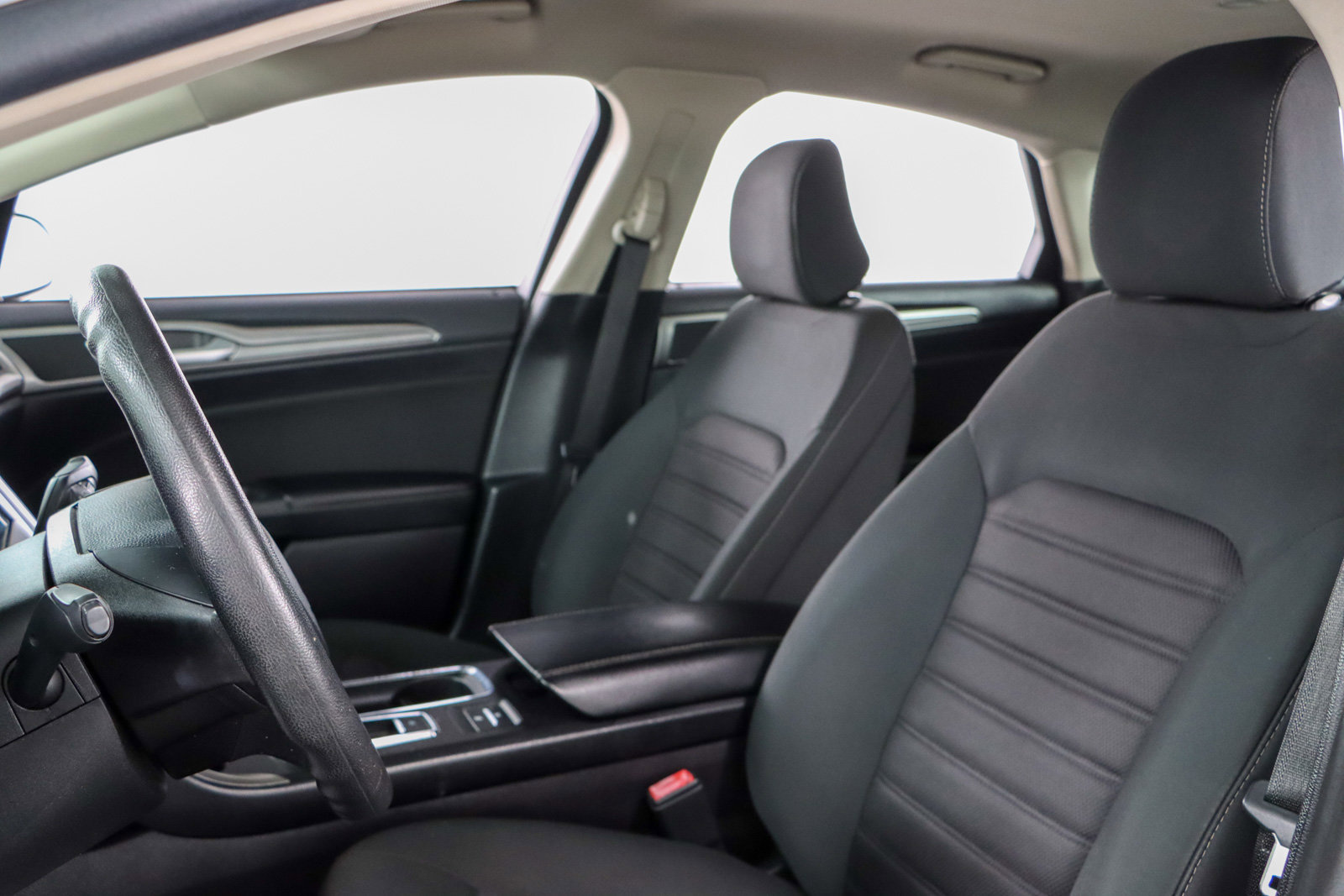 Used 2020 Ford Fusion SE image 23