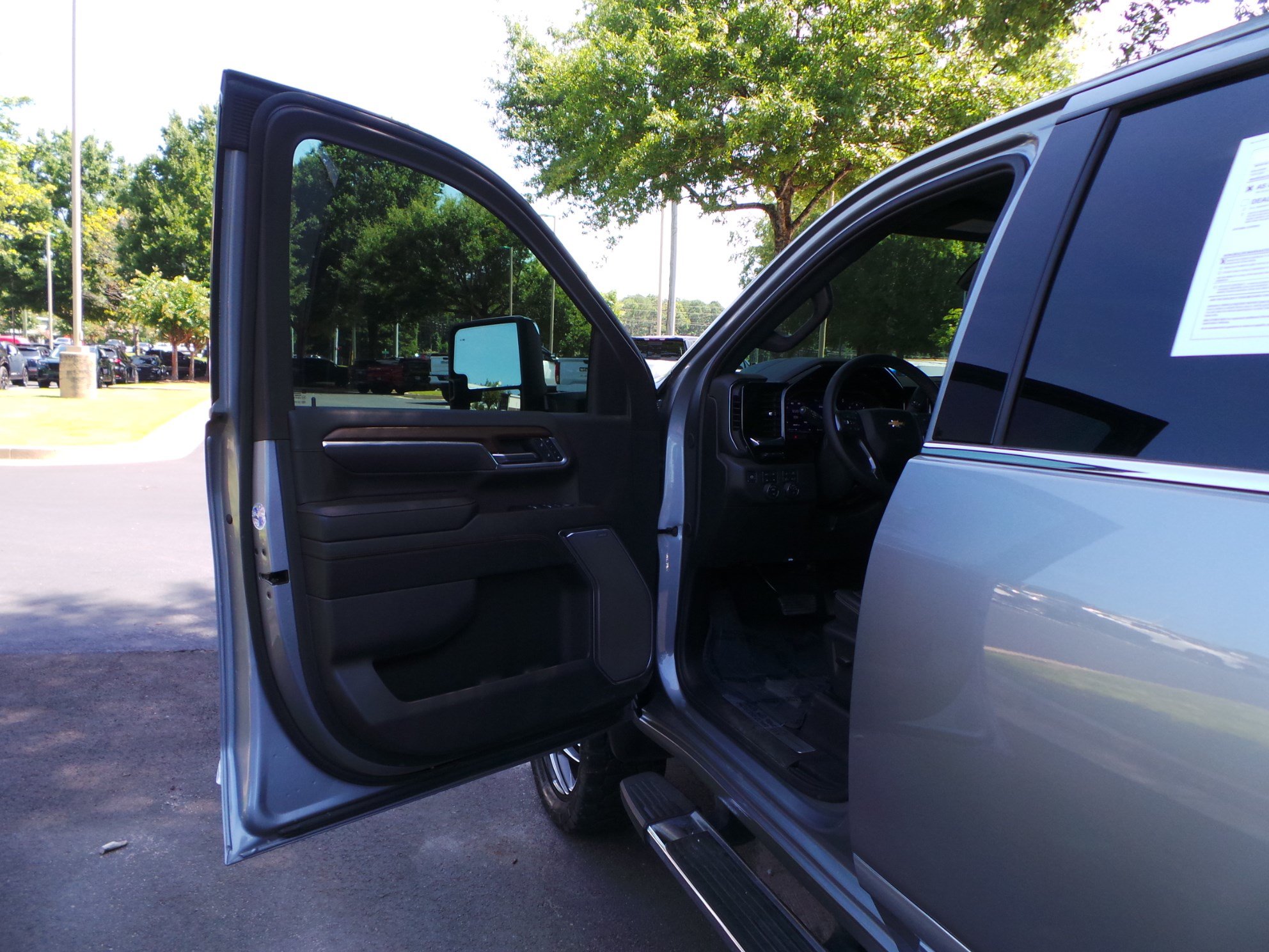 Used 2025 Chevrolet Silverado 3500 High Country w/ High Country Premium Package AWD/4WD image 32