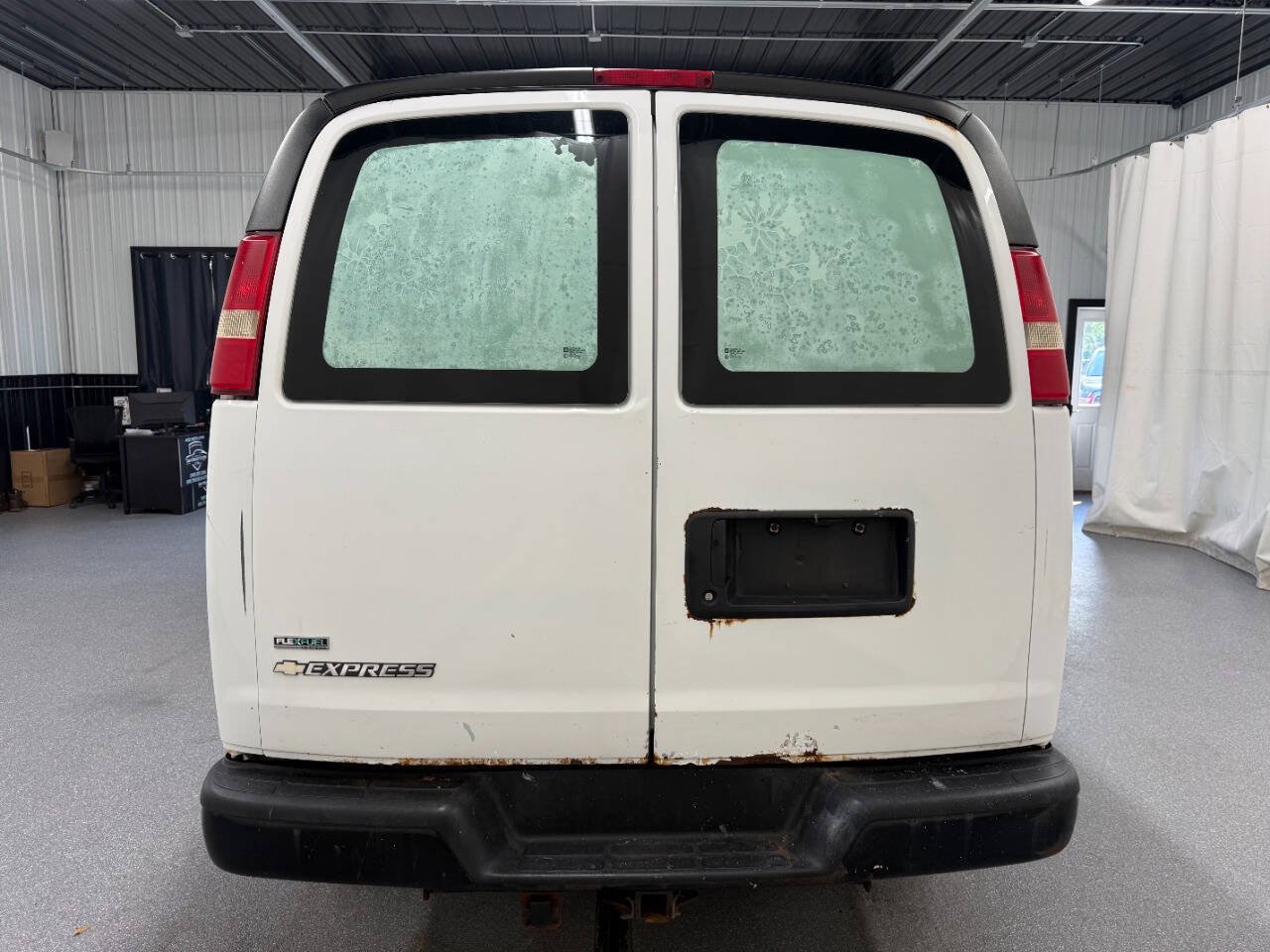 Used 2010 Chevrolet Express 2500 RWD image 3