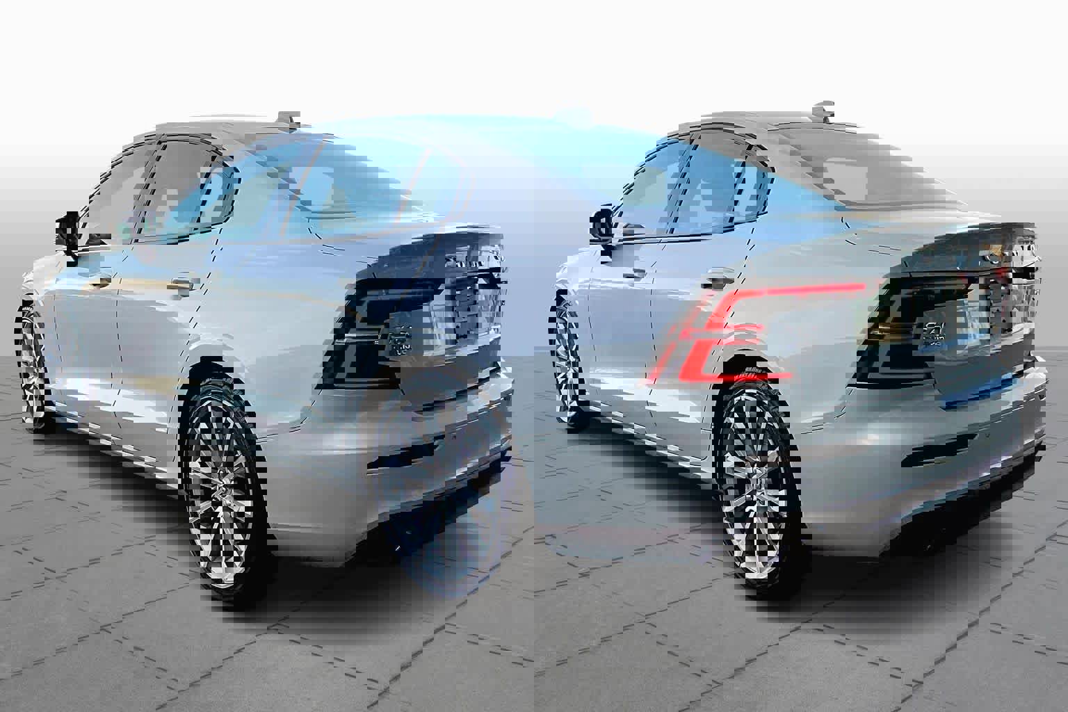 Used 2020 Volvo S60 T5 Momentum image 11